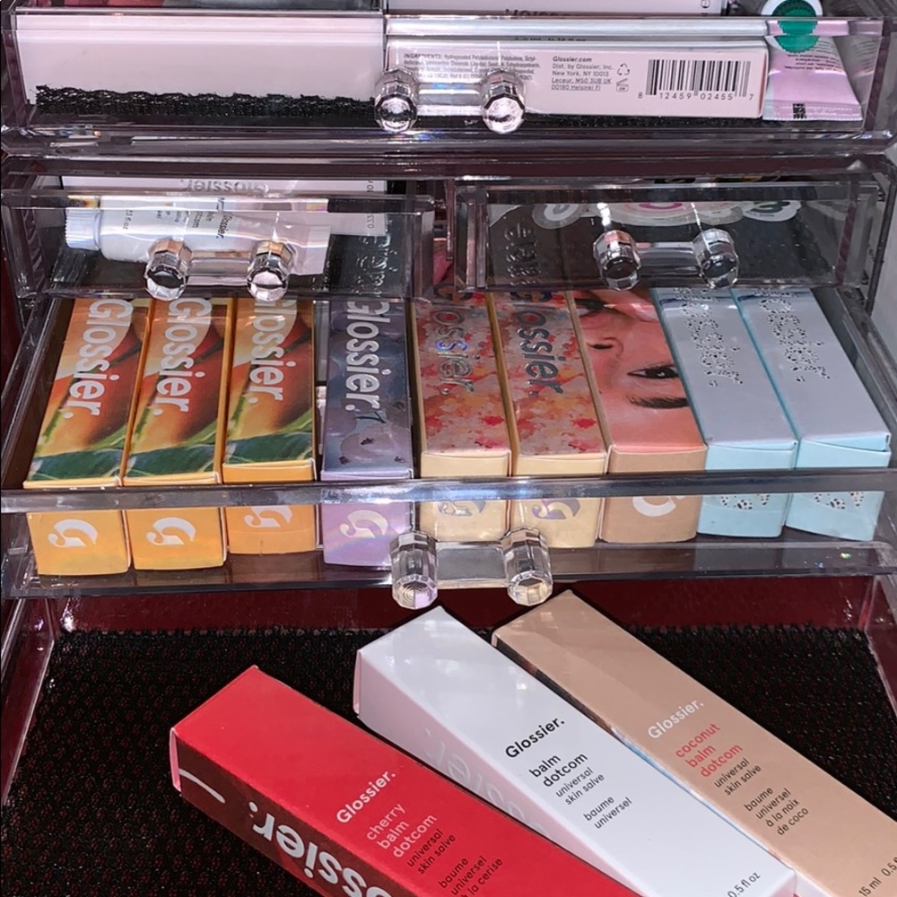 PRICE IS FOR ☝🏼 one ☝🏼glossier Balm Dot com - YOU CHOOSE SHADE